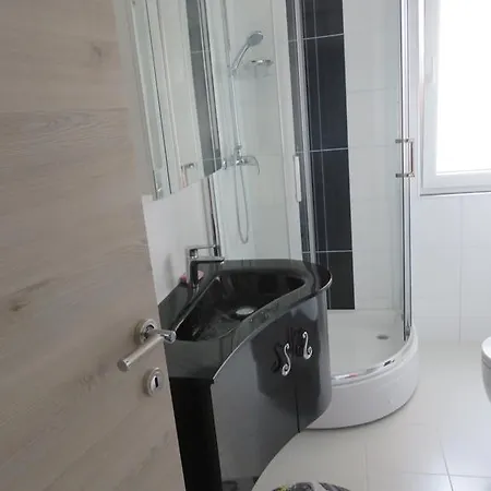 Jane Апартаменты *